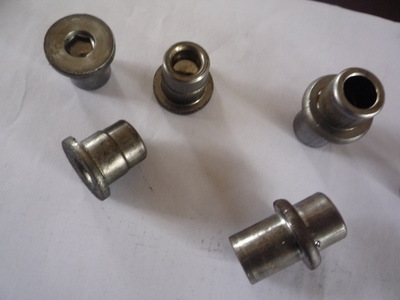 金屬成型設(shè)備的工業(yè)利器 多功位成型機(jī)、零件成型機(jī)與螺母機(jī)